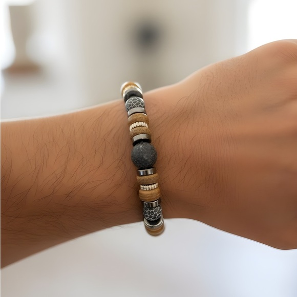 Other - Black and Gold Beaded Bracelet